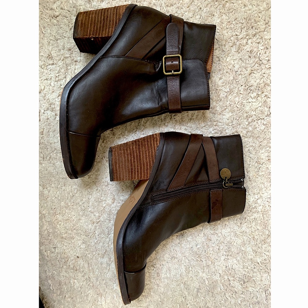 Women’s size 10, Lightly worn LOFT brown leather boots.